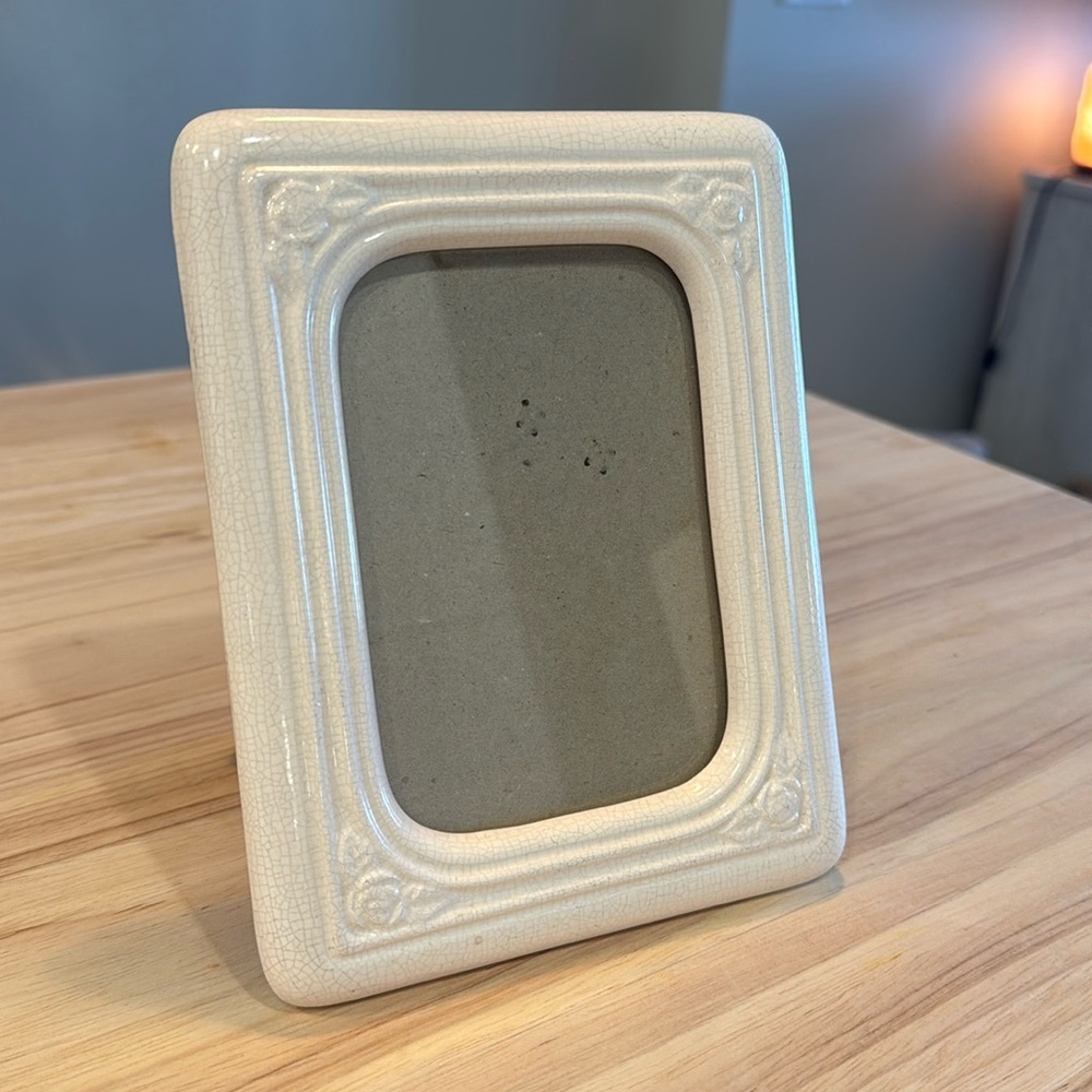 White/Cream vintage picture frame